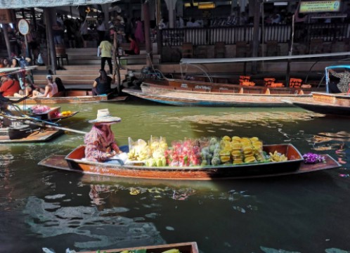 ダムヌンサドアク水上市場